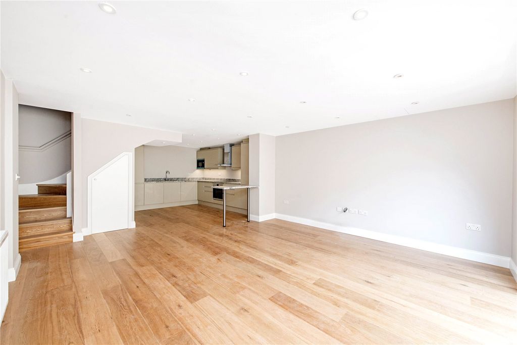 Property photo 2 of 10 Richmond