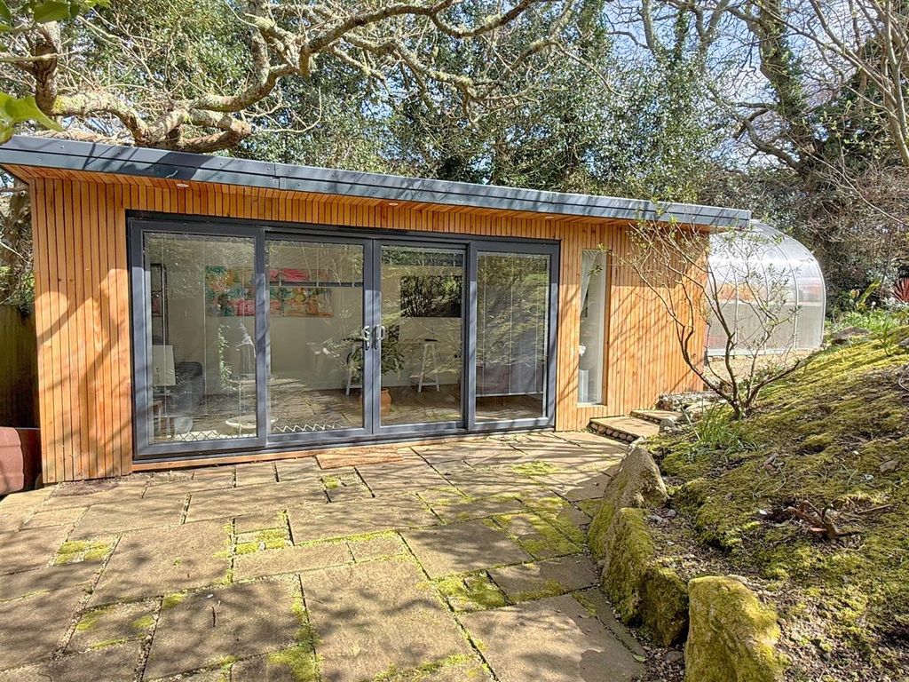 Property photo 2 of 24 Garden Studio