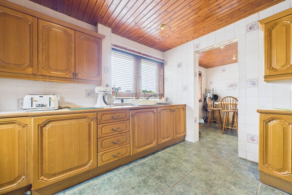 Property photo 3 of 25