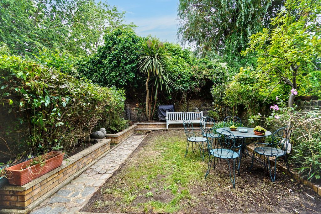Property photo 2 of 17 76 Lilford Road, Camberwell, London, Se5 9Hr