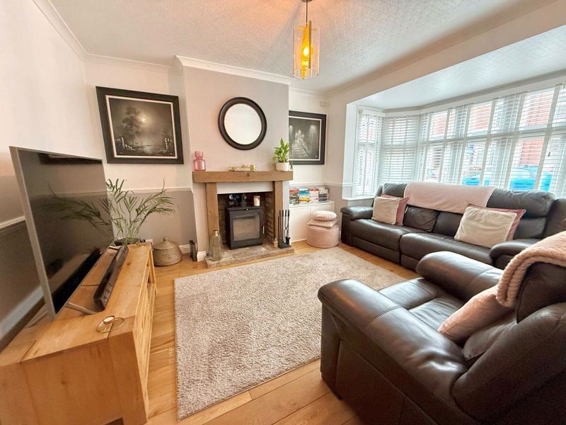 Property photo 3 of 26 Lounge