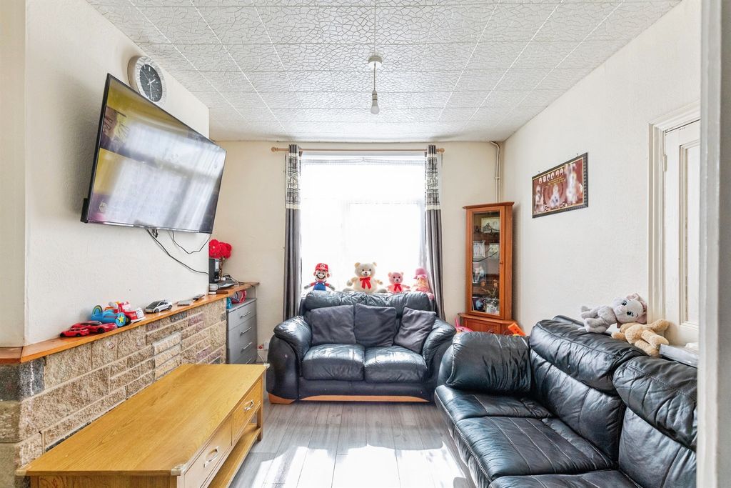 Property photo 2 of 12