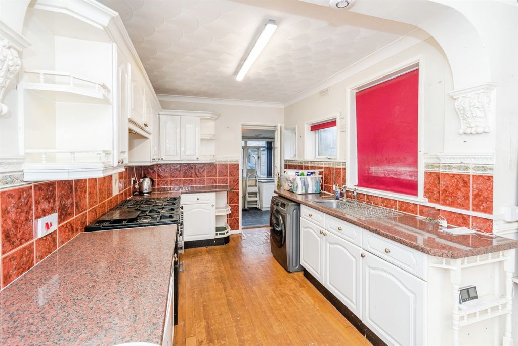 Property photo 2 of 17