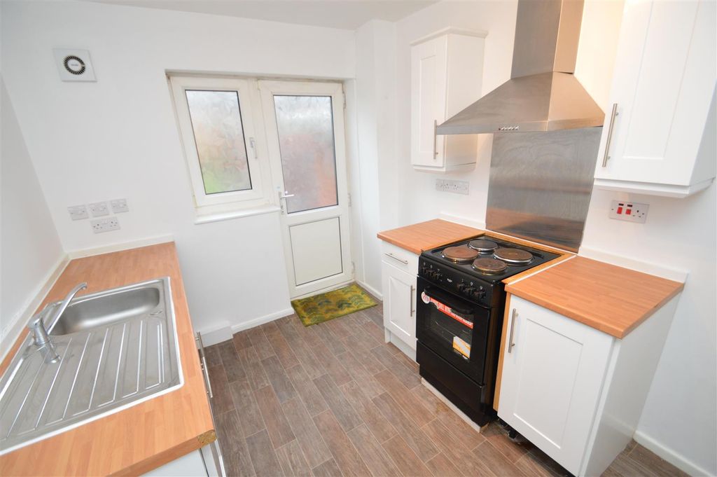 Property photo 2 of 8 Kitchen
