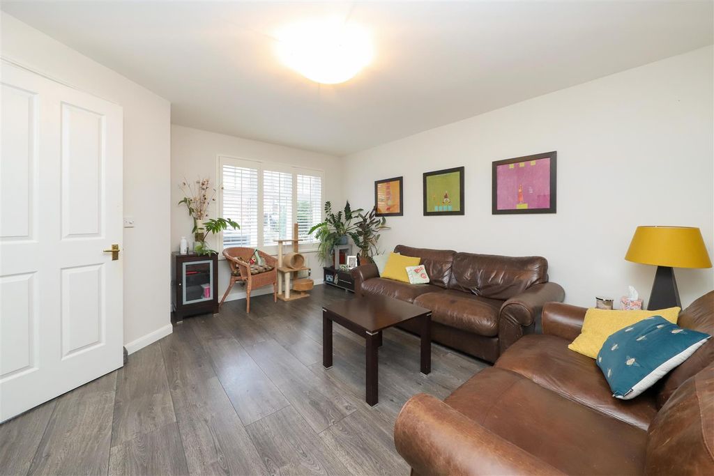 Property photo 3 of 15 Living Room