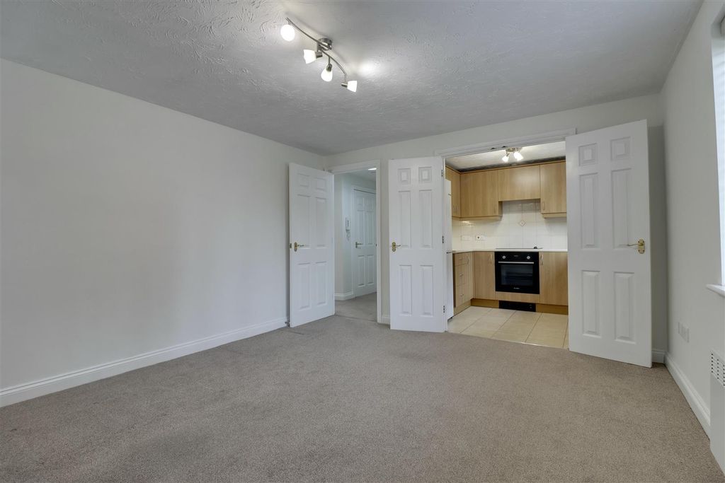 Property photo 2 of 13 Fe571Df8-04Af-48Ae-9F7C-018E1240219B_1_201_A.Jpeg