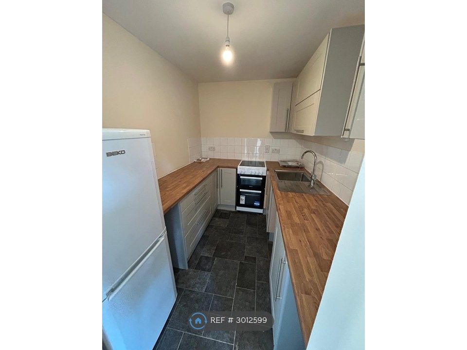 Property photo 2 of 9 Kitchen