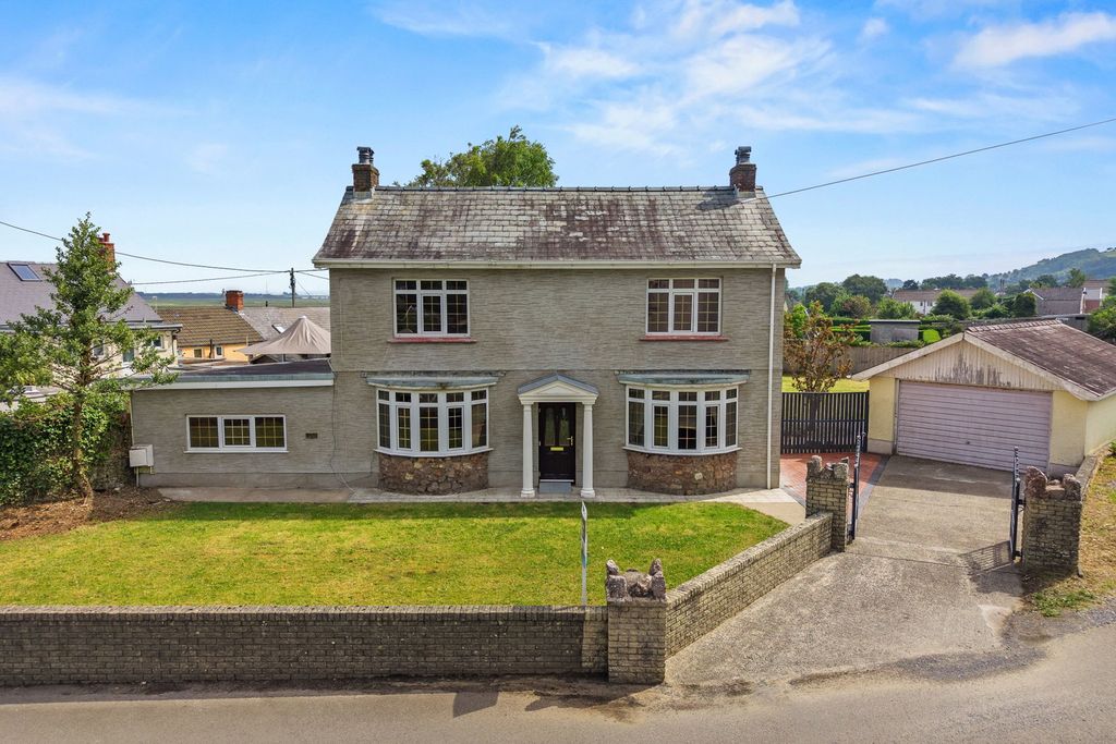 Property photo 1 of 32