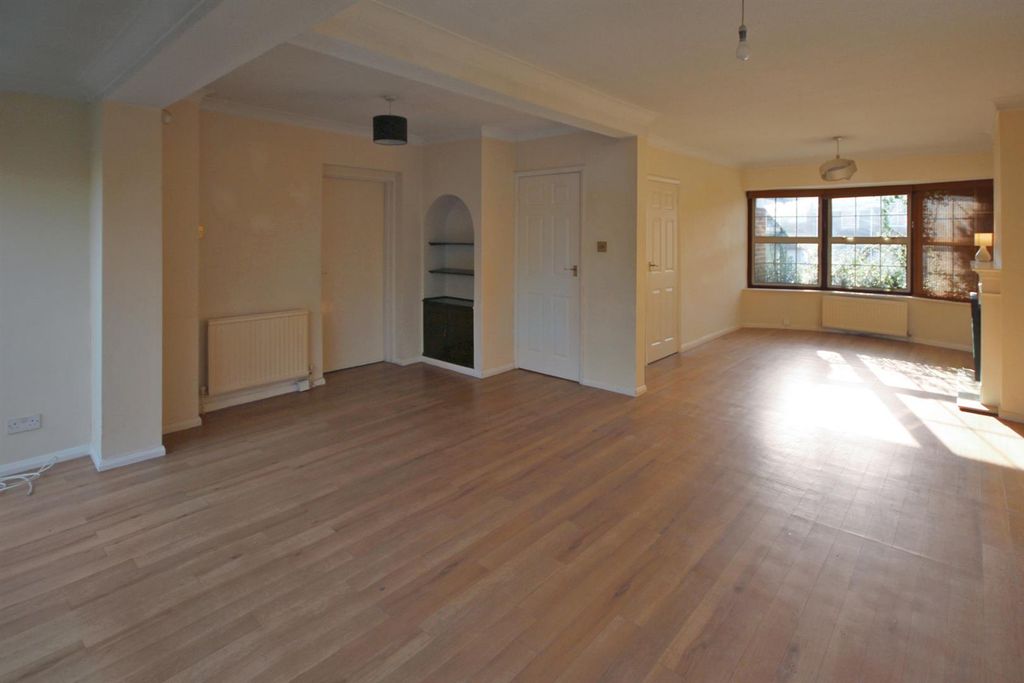 Property photo 2 of 15 Dining/Living Room
