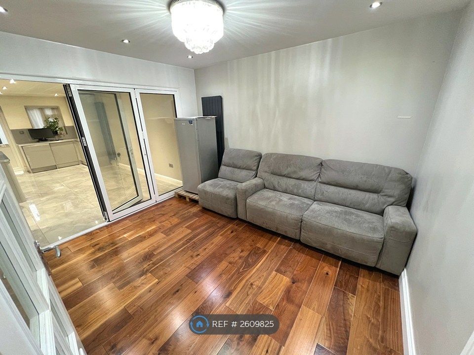 Property photo 3 of 17 Reception