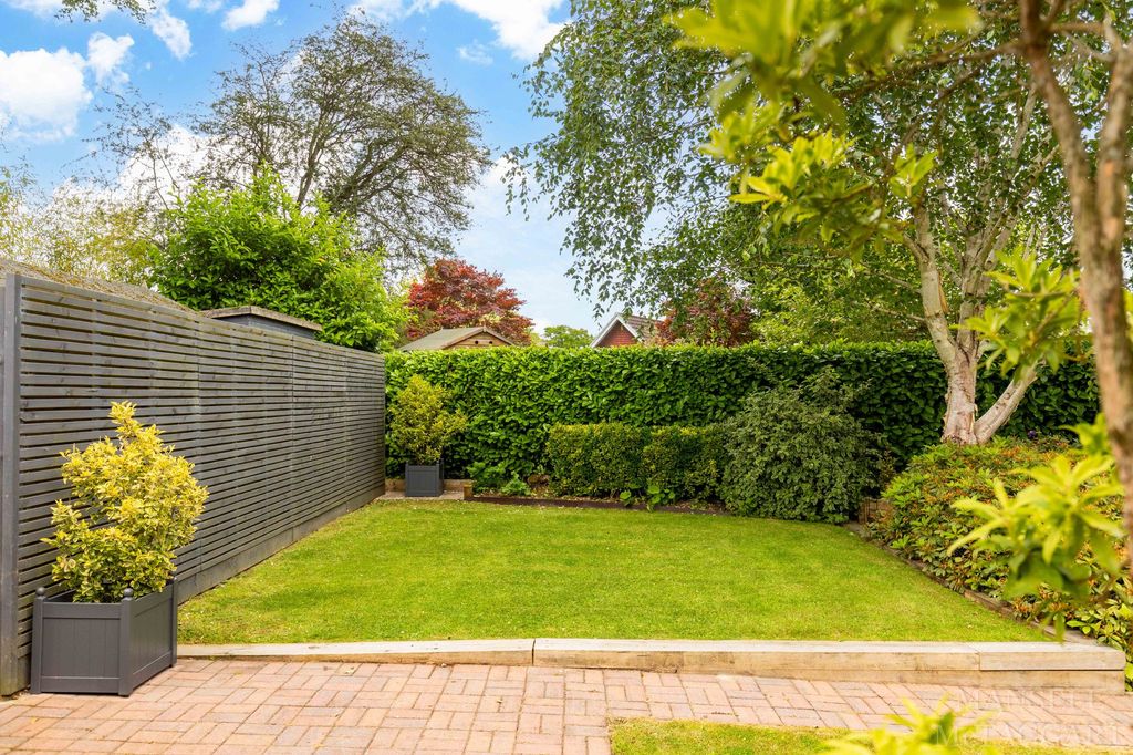 Additional image 32 of 4 bed detached house for saleMount Close, Crawley RH10