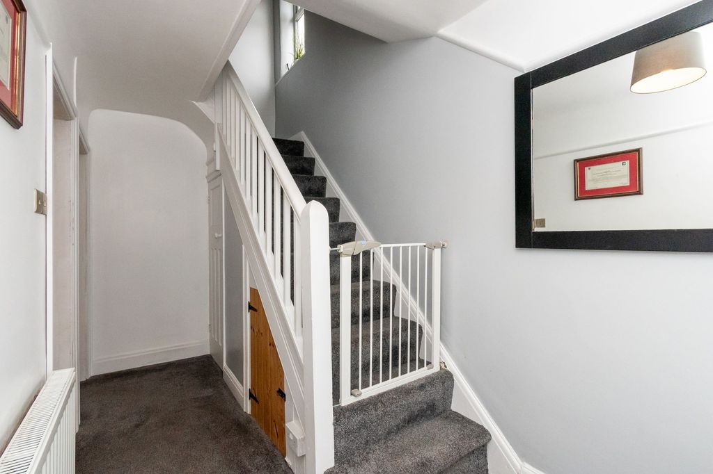 Property photo 2 of 29