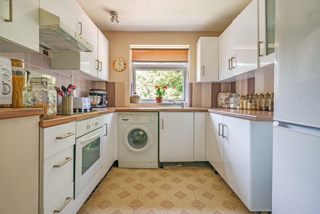 Property photo 3 of 12 Kitchen