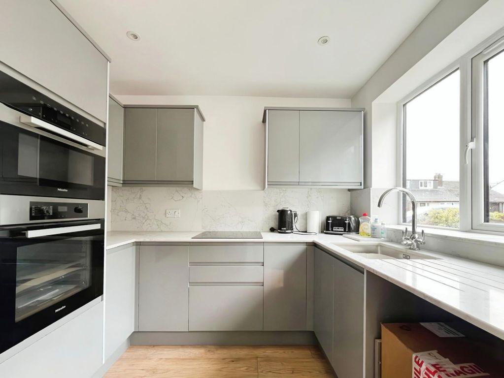 Property photo 2 of 29 52A9Dd6c-A474A82d-0E38-429c-B3c3-088685004740.Jpg