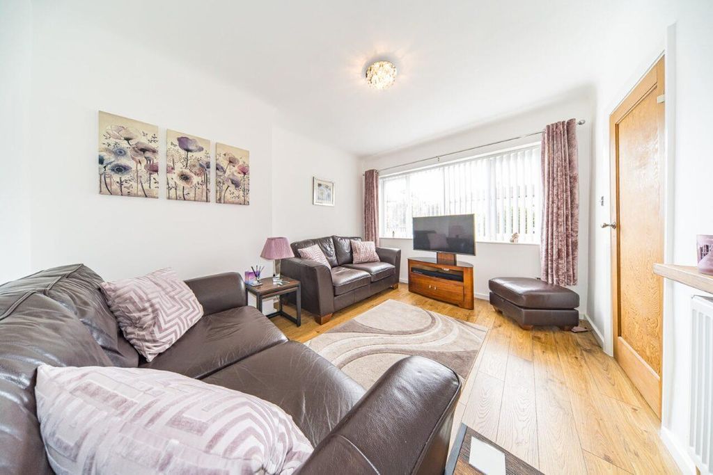 Property photo 3 of 20 7 Cliftonville Lounge.Jpg