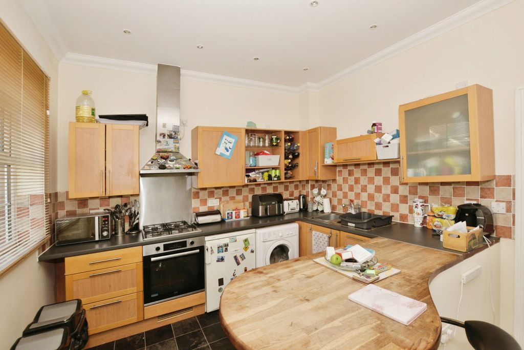 Property photo 2 of 10 Kitchen