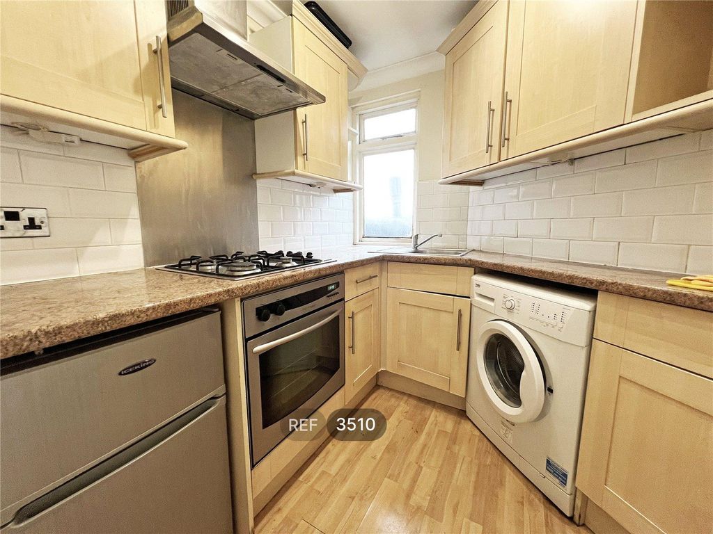Property photo 2 of 7 Kitchen
