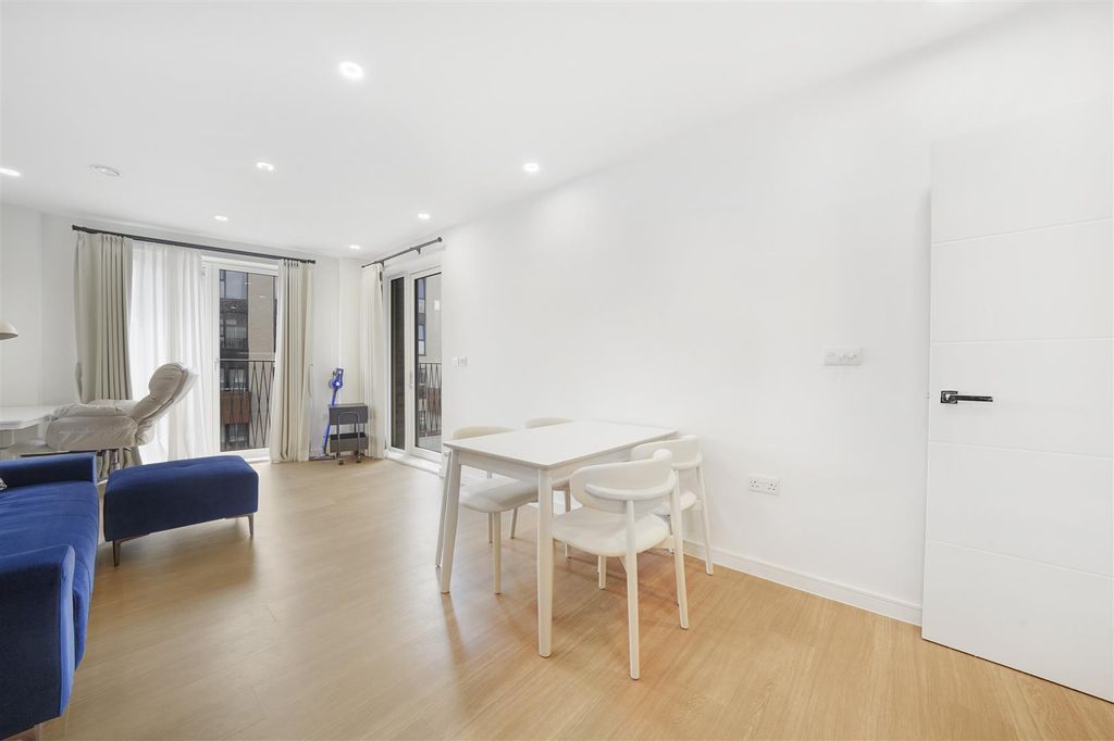 Property photo 3 of 15 27 Chadwick Building, 24 Penny Brookes Street - Ms