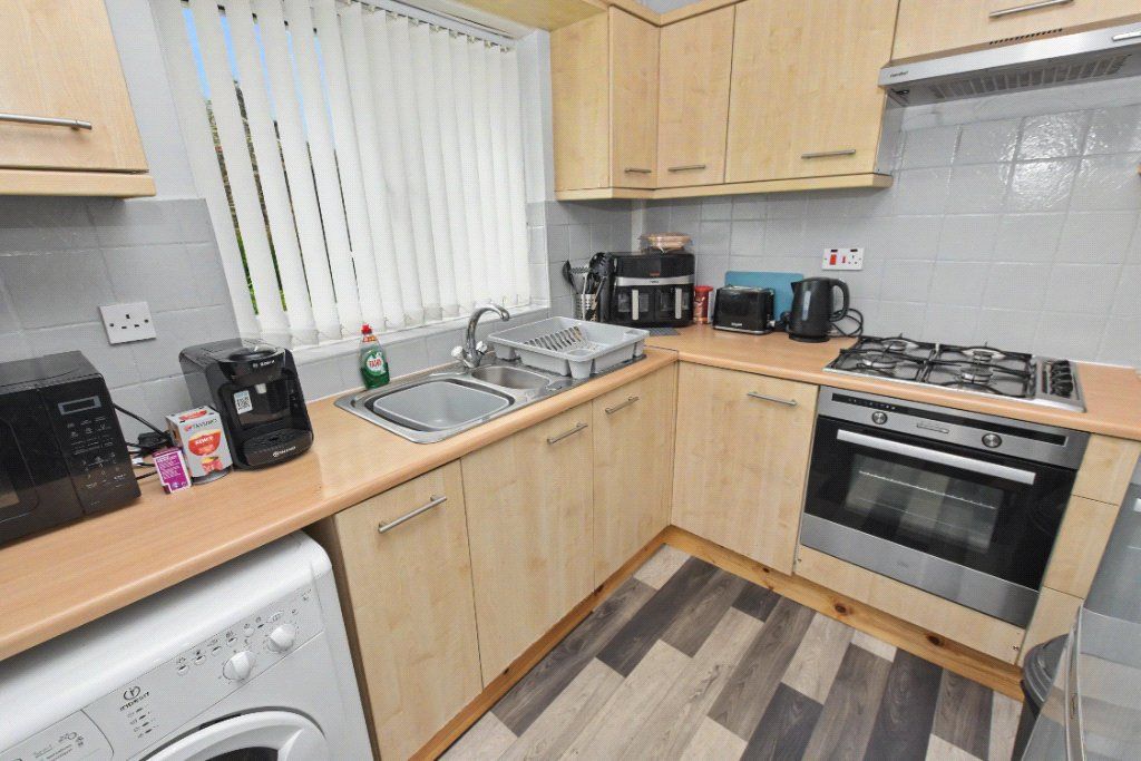 Property photo 3 of 11 Kitchen