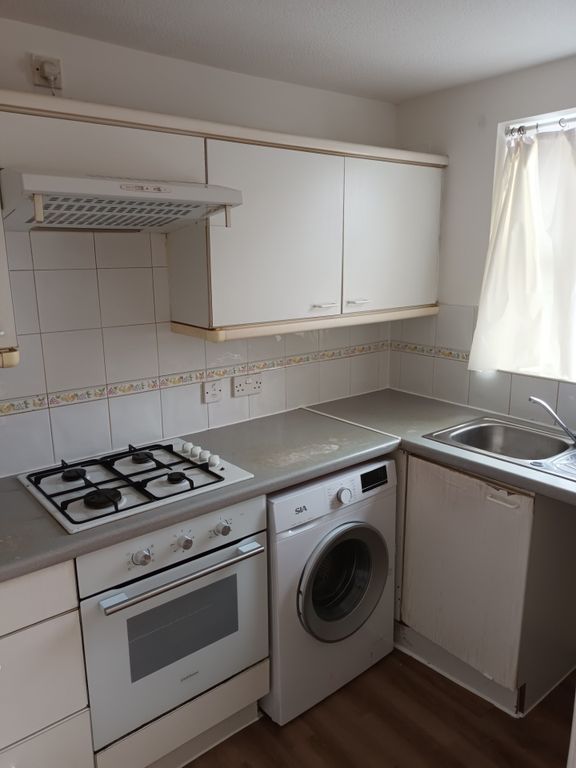 Property photo 2 of 6 Kitchen