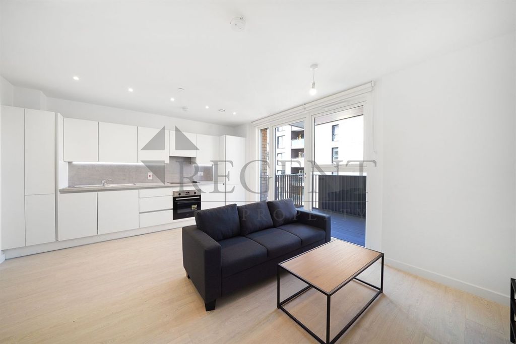 Property photo 1 of 18 Reception