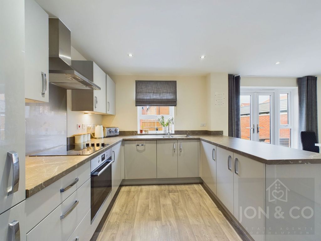 Property photo 2 of 21