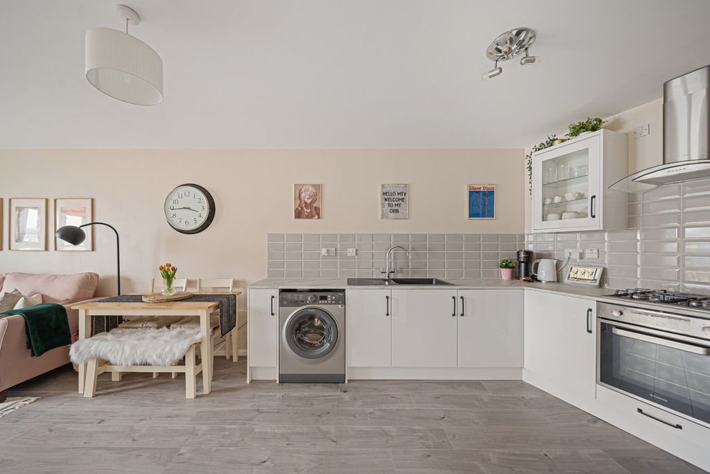 Property photo 2 of 12 3521843