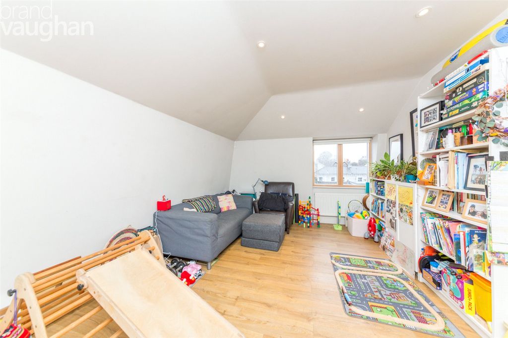 Property photo 2 of 7 Living Room