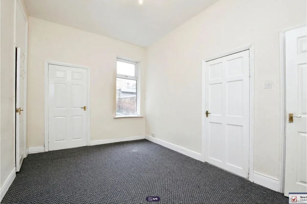 Property photo 3 of 9 Gallery