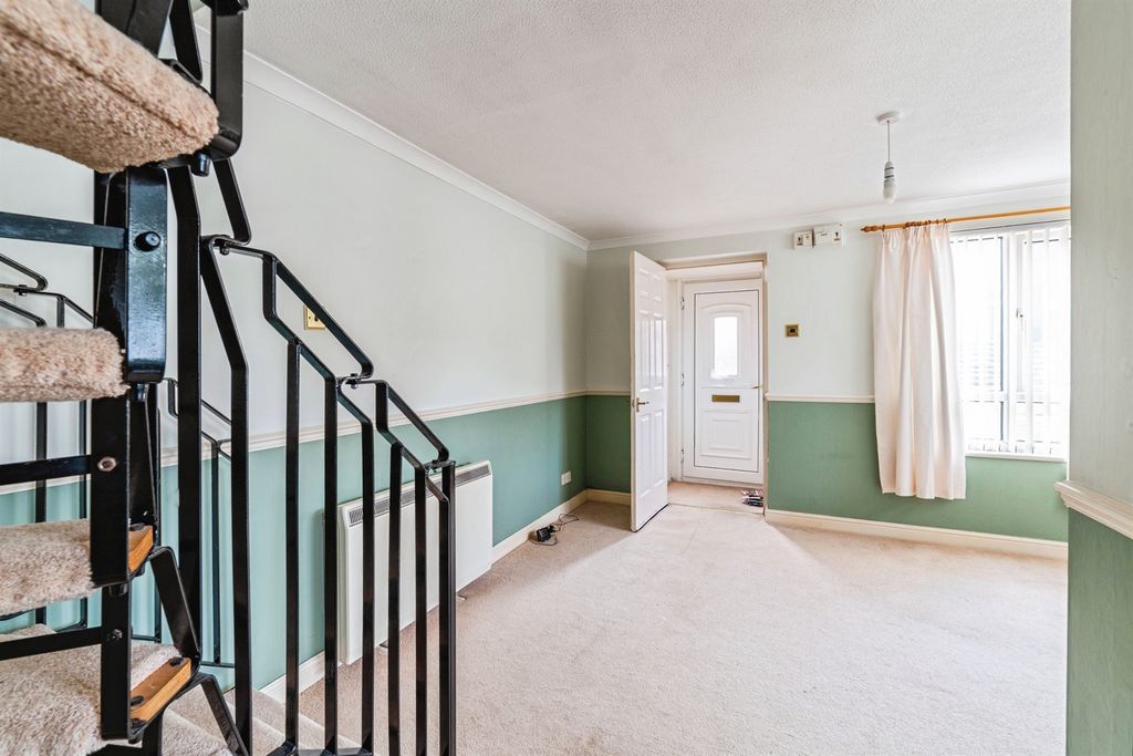 Property photo 3 of 12