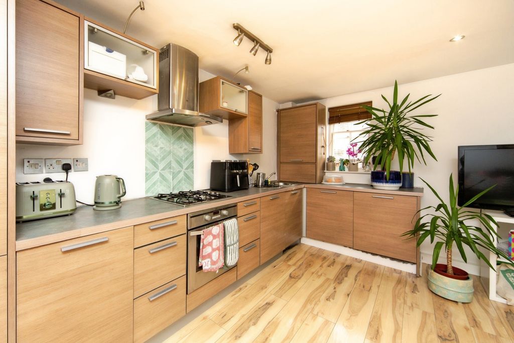 Property photo 3 of 17 Pbox-Img.Jpg