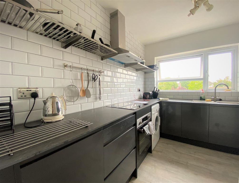 Property photo 2 of 6 Kitchen.Jpg