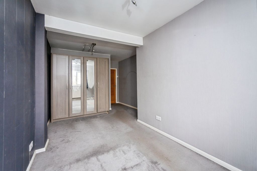 Property photo 3 of 17 Bedroom