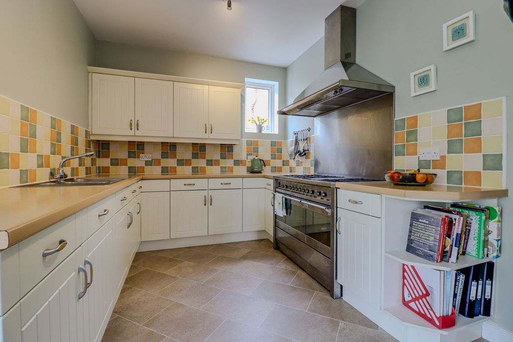 Property photo 3 of 37