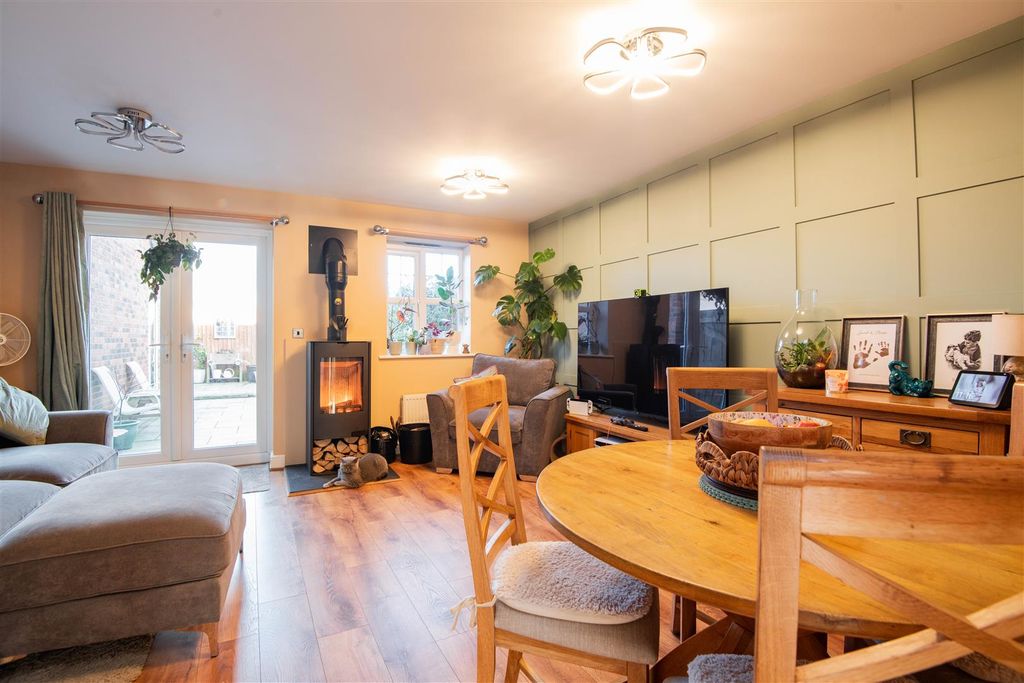 Property photo 2 of 19 Lounge