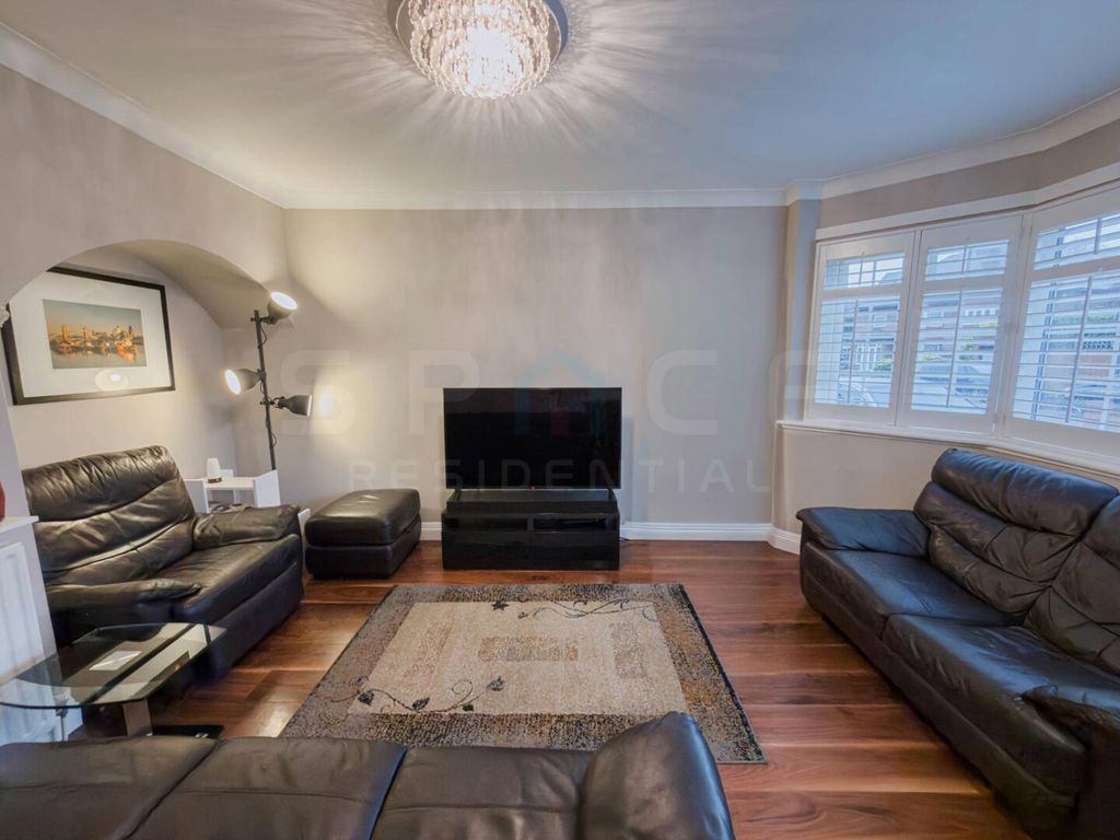 Property photo 2 of 22 Living Room