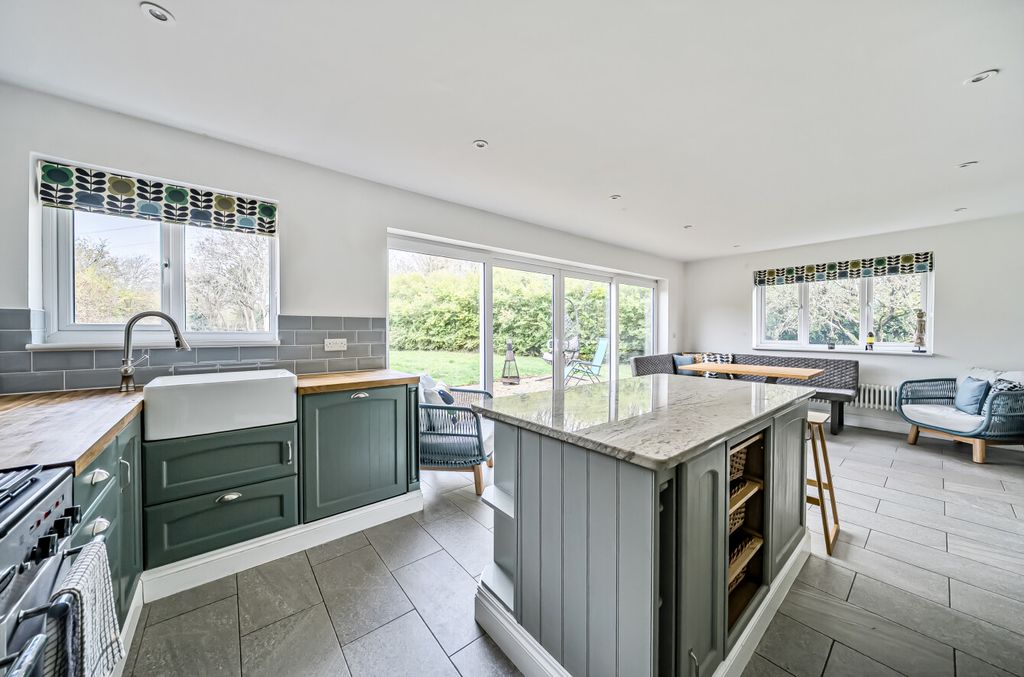 Property photo 2 of 22 138505286928557E39057