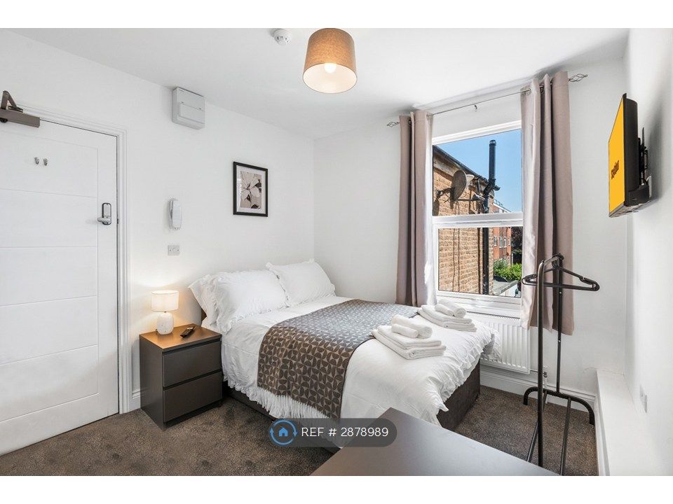 Property photo 2 of 32