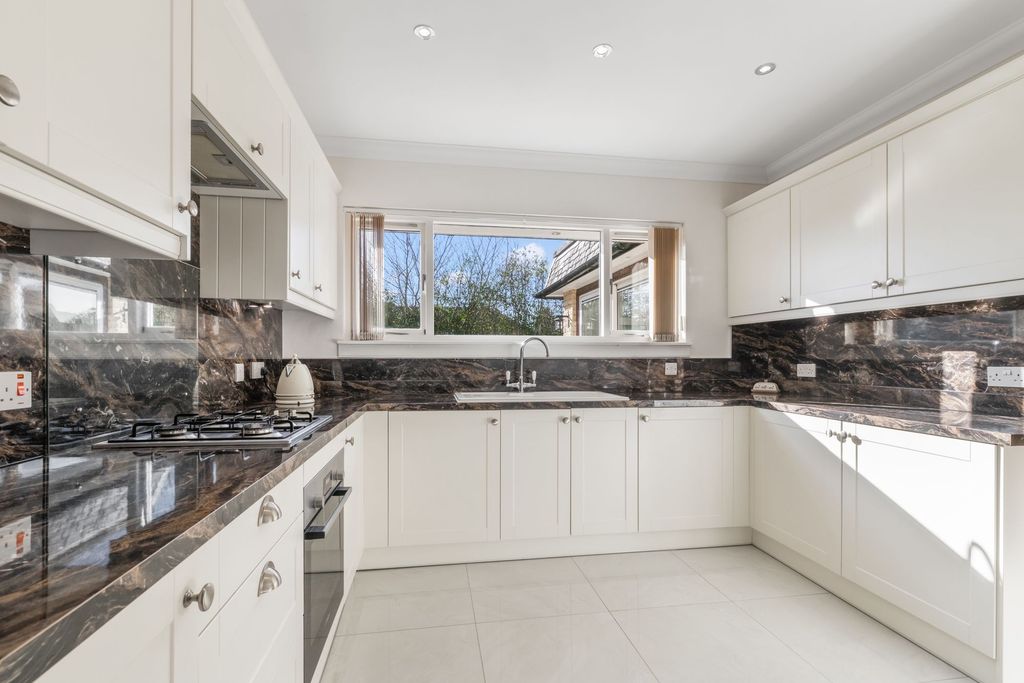 Property photo 3 of 35