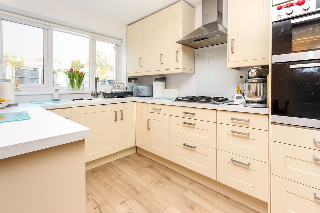 Property photo 3 of 13 Kitchen