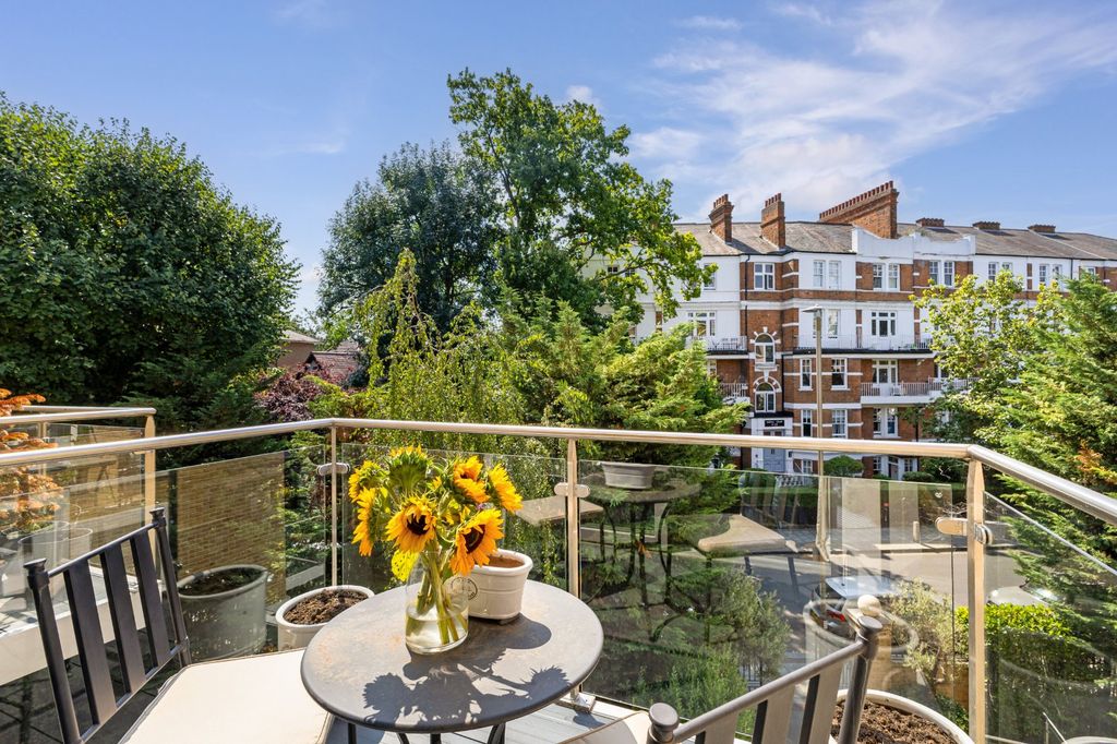 Property photo 1 of 16 Roof Terrace