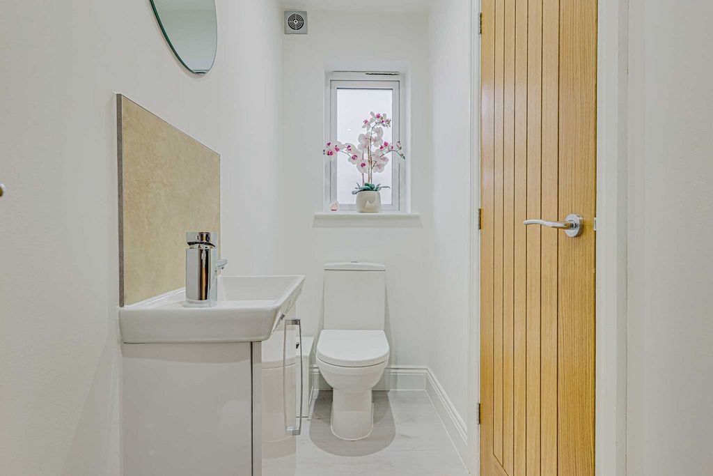 Additional image 7 of 4 bed detached house for saleThundersley Park Road, Benfleet SS7