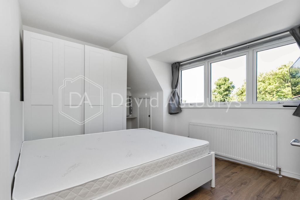 Property photo 3 of 5 250720249_Dahstdl_36B Eastern Road _N2 9La_015