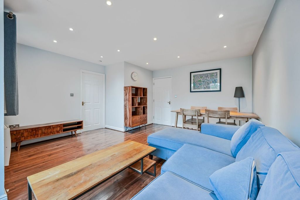 Property photo 2 of 8