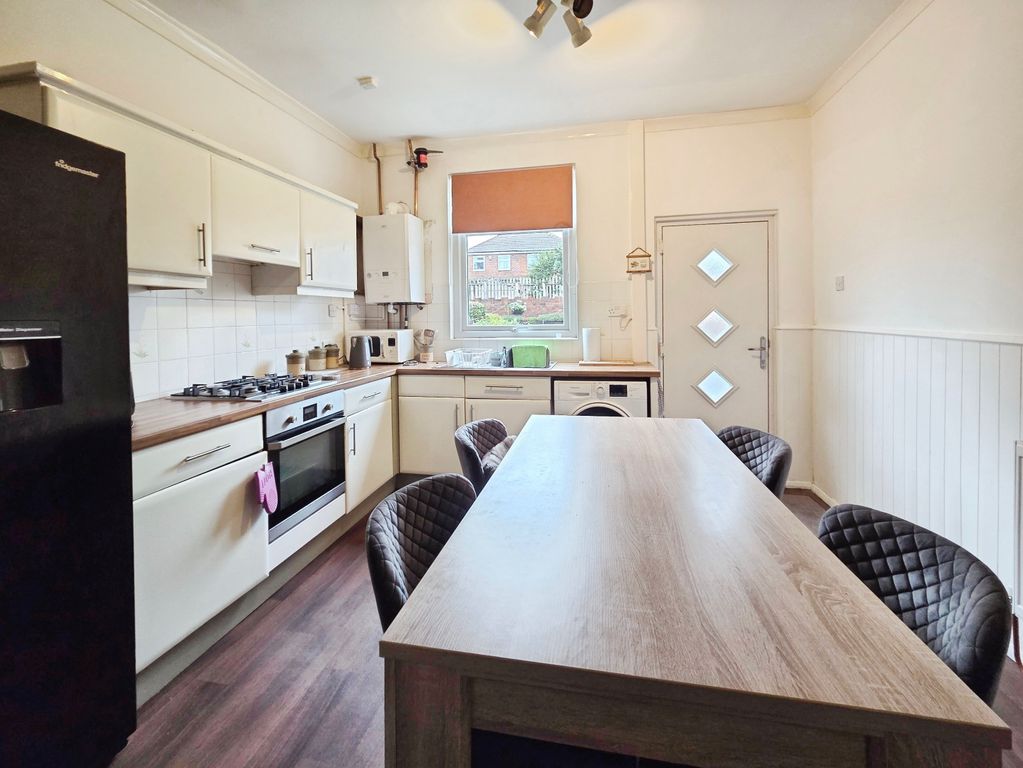 Property photo 2 of 15 23d77F80-1000105247