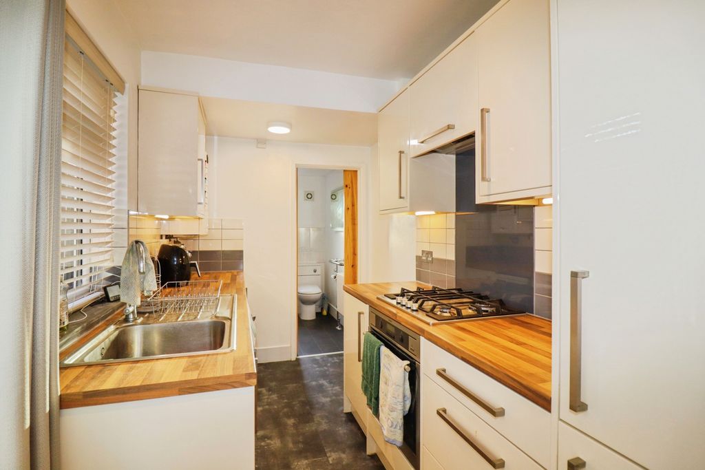 Property photo 3 of 18 Kitchen