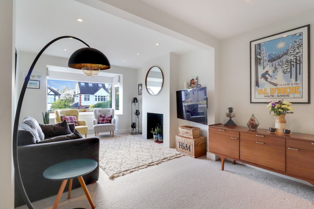 Property photo 3 of 27