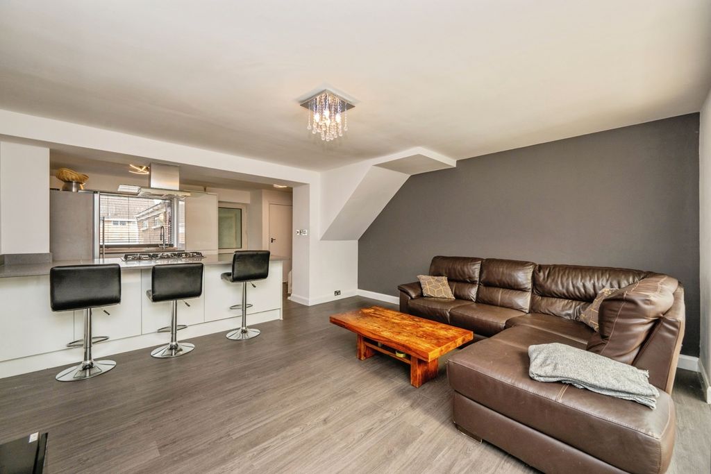 Property photo 3 of 23 Pbox-Img.Jpg