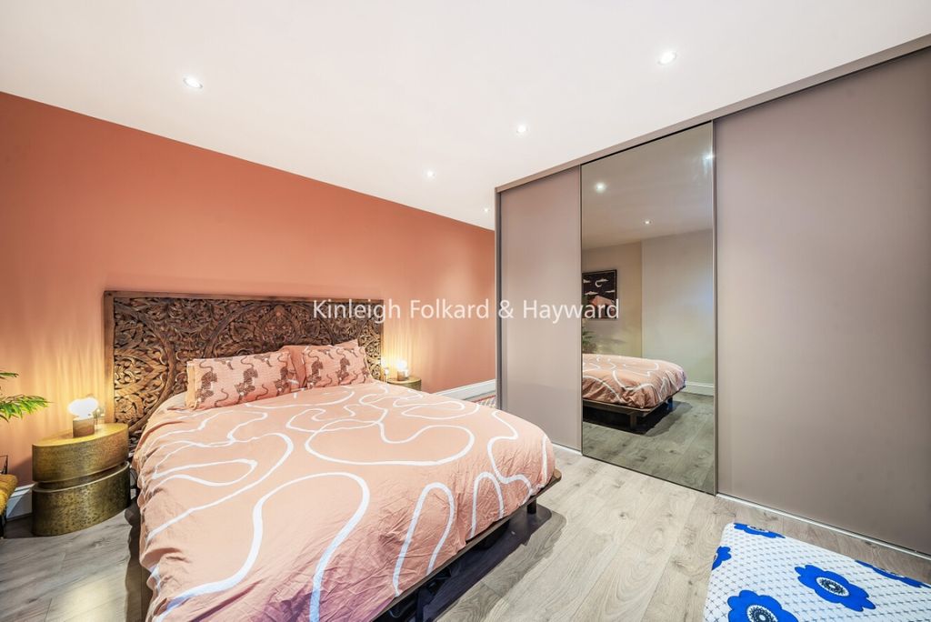 Property photo 3 of 10 d3ba8F68-0F6d-4E4d-B