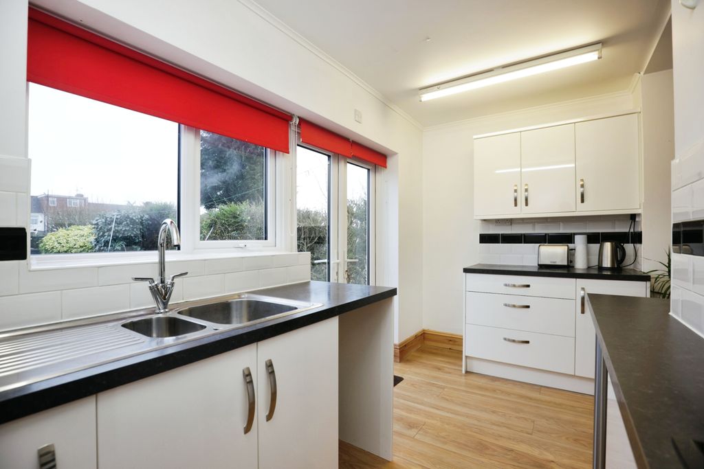 Property photo 2 of 12 Kitchen